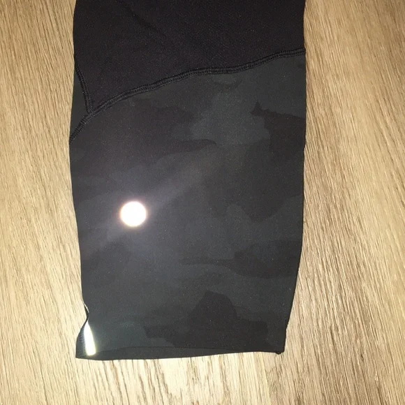 LULULEMON NWOT DARK CAMOUFLAGE LEGGINGS WITH DRAWSTRING N SIDE POCKETS SIZE MED